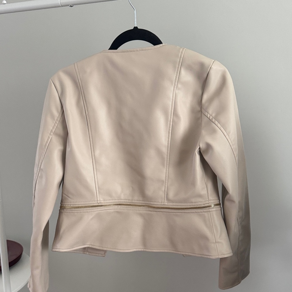 ZARA Cream Collarless Faux-Leather Jacket with Gold Hardware - Picture 4 of 4
